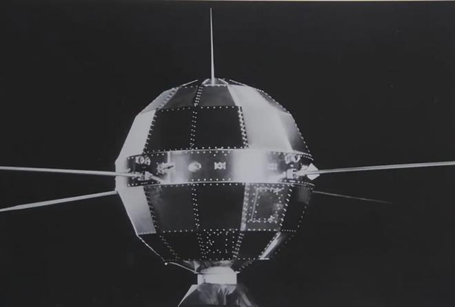 升空50年的东方红一号现在还在运行能量早已耗尽为何没有坠毁(图3)