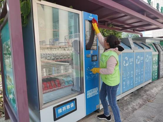 春节积攒礼盒纸箱一斤卖5毛钱废品回收市场迎来年后小高峰