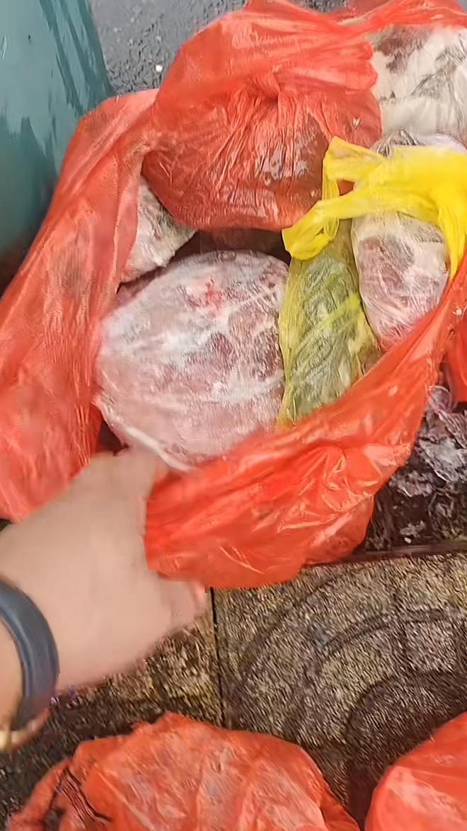 把父母给的年货丢服务区垃圾桶疑当事人回应原因曝光(图8)