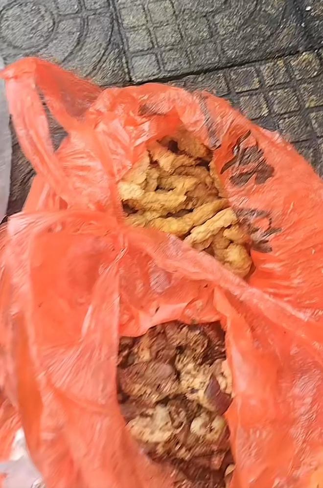 把父母给的年货丢服务区垃圾桶疑当事人回应原因曝光(图6)