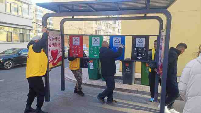 分类宣传、投放指南 垃圾分类棚亮相哈尔滨香安电力小区