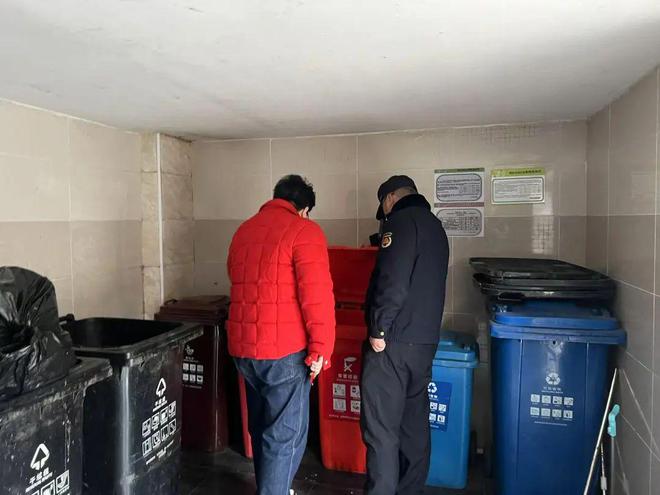 TA们开展校园垃圾分类专项联合检查(图2)