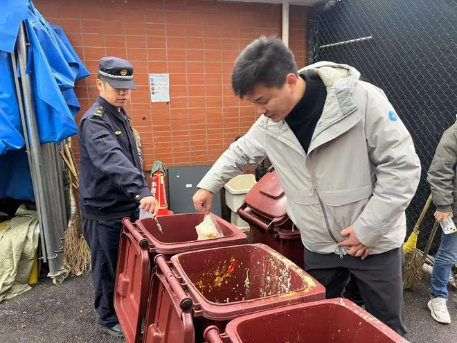 TA们开展校园垃圾分类专项联合检查(图4)