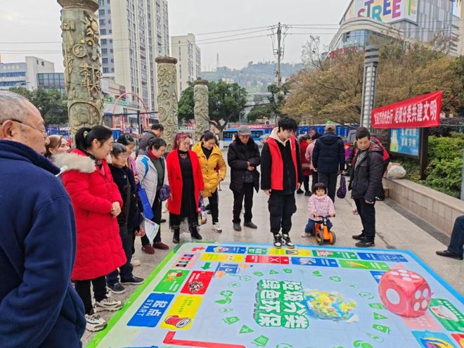 重庆巴南：春风送暖学雷锋 垃圾分类践于行(图3)