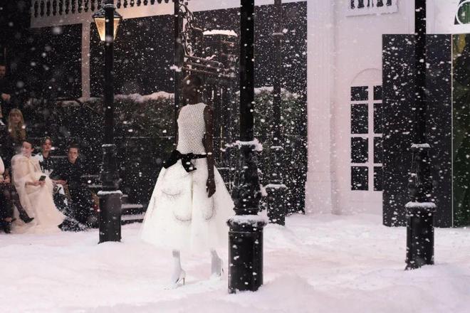 “黄白玫瑰”在伦敦时装周和我审美一致了!(图24)