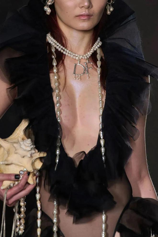 “黄白玫瑰”在伦敦时装周和我审美一致了!(图28)