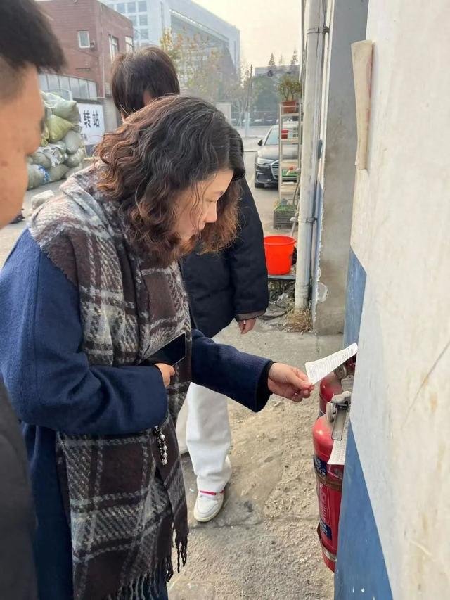 守护岁末平安关彭浦镇开展节前安全检查