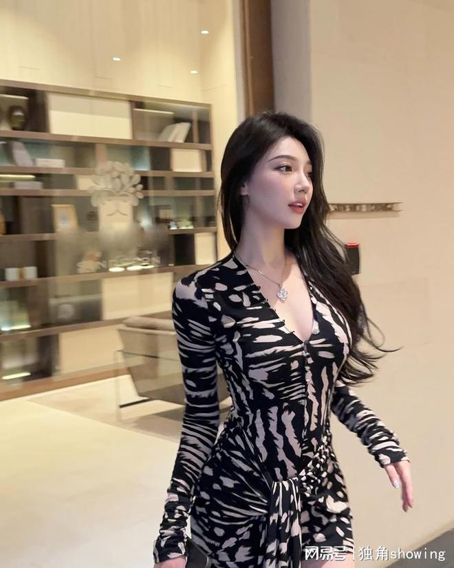 发现超个性的连衣裙印花设计带来青春活力快来看看！(图2)