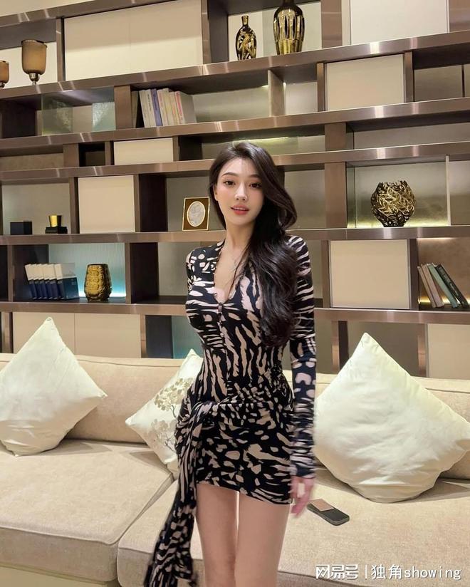 发现超个性的连衣裙印花设计带来青春活力快来看看！(图4)