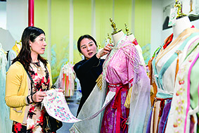 云想衣裳花想容曹县汉服韵千重(图5)