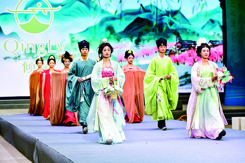 云想衣裳花想容曹县汉服韵千重(图4)