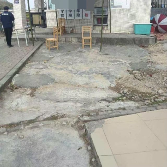 19岁女生在学校宿舍猝死一年学费8千家属发声学校不承担责任