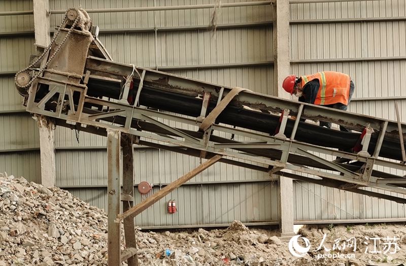 南通崇川区：装修垃圾“码”上运(图2)