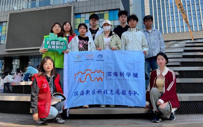 智能AI垃圾桶亮相市集科技赋能环保引领新风尚(图3)