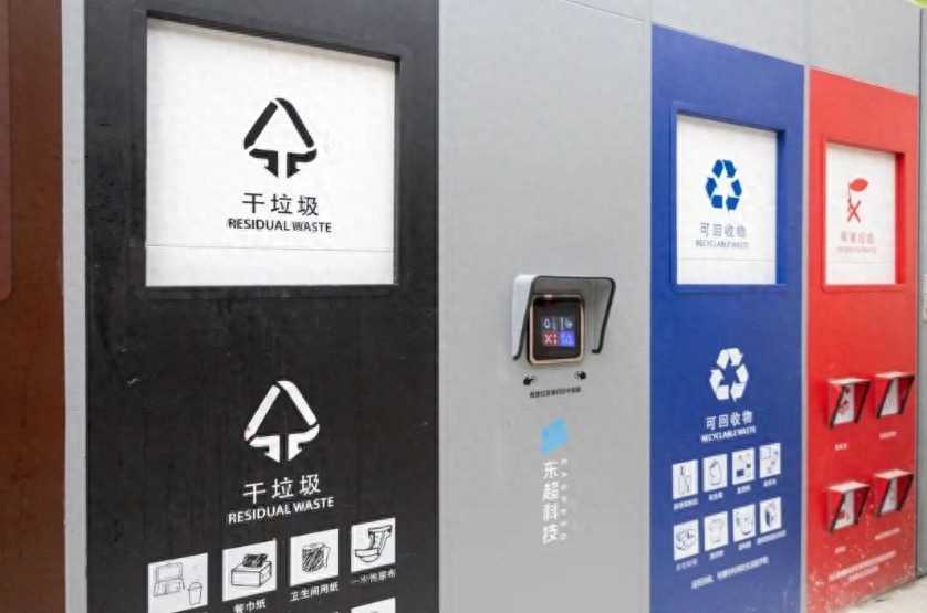 杨浦引入“非接触式智慧垃圾房”(图1)