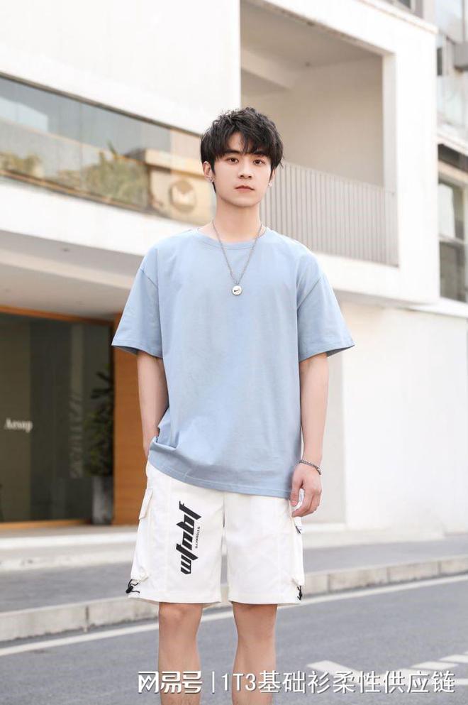 年轻与活力并存T恤穿搭让你成为焦点