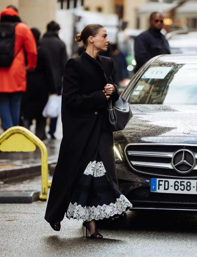 大衣配裙子这样穿才好看