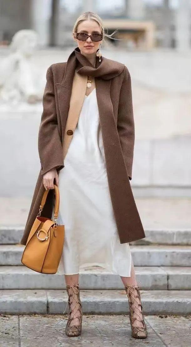 大衣配裙子这样穿才好看(图2)