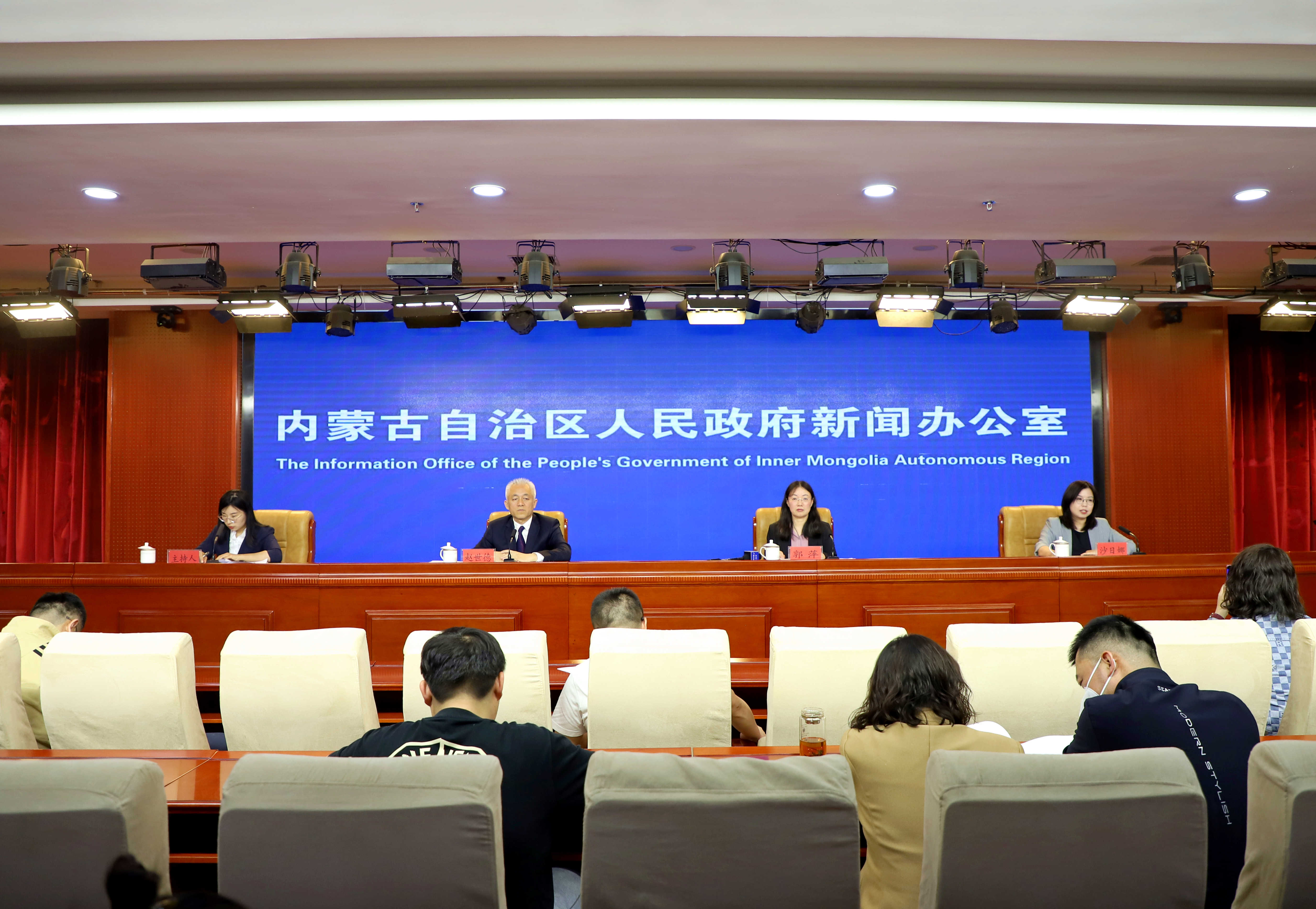 内蒙古自治区政府新闻办召开《内蒙古自治区生态环境保护条例》政策解读新闻发布会(图4)