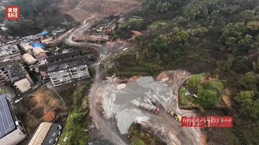 永久基本农田被垃圾掩埋现场触目惊心！(图12)