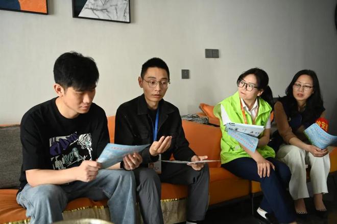 垃圾分类不会？莫慌“桶边指导”来了