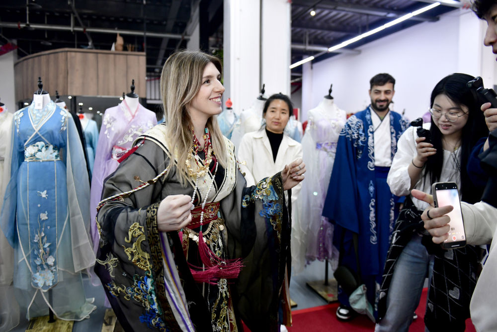 习近平总书记关切事｜特色文化产业焕新姿(图8)