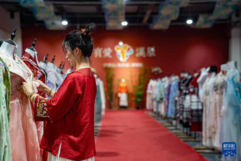宝藏之城丨这座小城织就百亿汉服产业(图5)