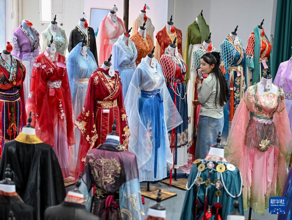 宝藏之城丨这座小城织就百亿汉服产业(图9)