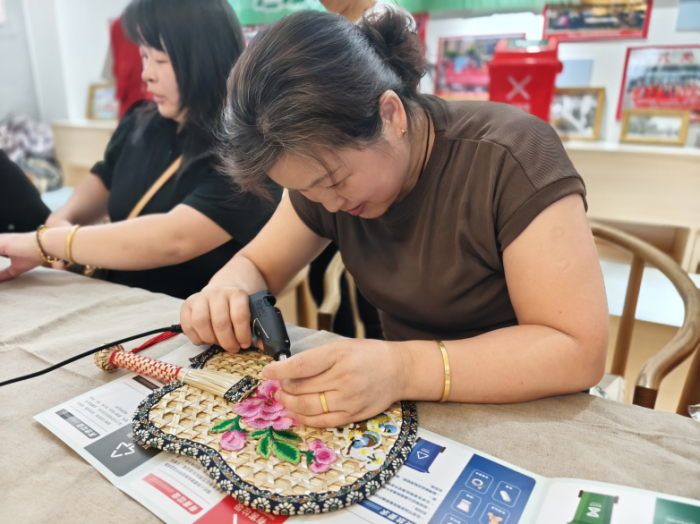 特色活动不停歇 成都市生活垃圾分类向纵深推进(图2)