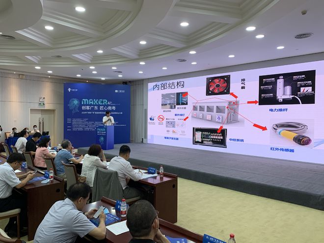 神奇！这款智能垃圾集成箱能自动开合还能紫外线消毒