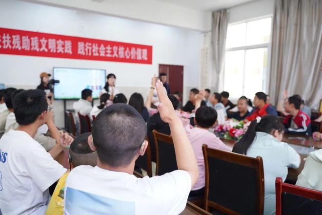 携手同行 共筑温暖 雨城区这场助残日活动让垃圾分类变得超有趣！(图2)