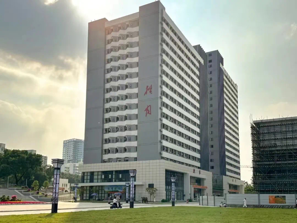 广东一高校硕士新生称宿舍安排与招生宣传不符校方回应(图1)