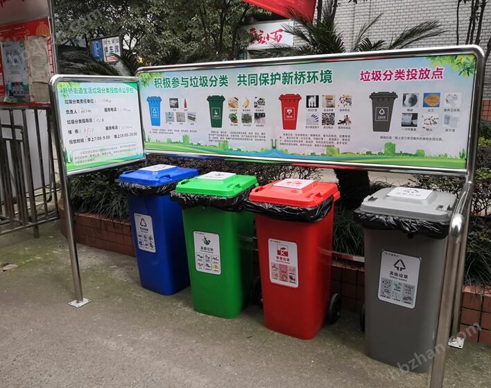 云南凤庆：一个小水坑引来数十种野生“小可爱”