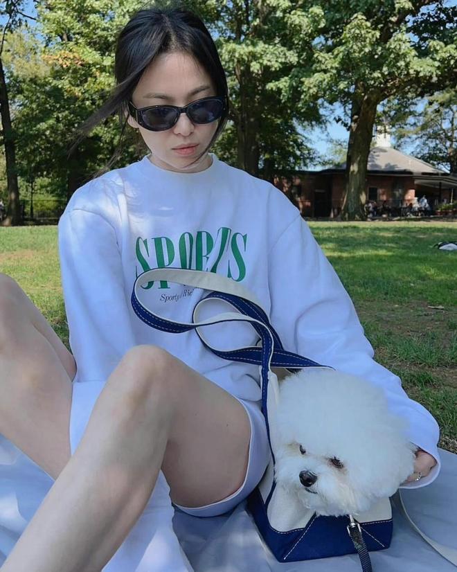 女人过了40岁少穿牛仔裤+T恤学“宋慧乔”的穿搭时髦又减龄(图10)