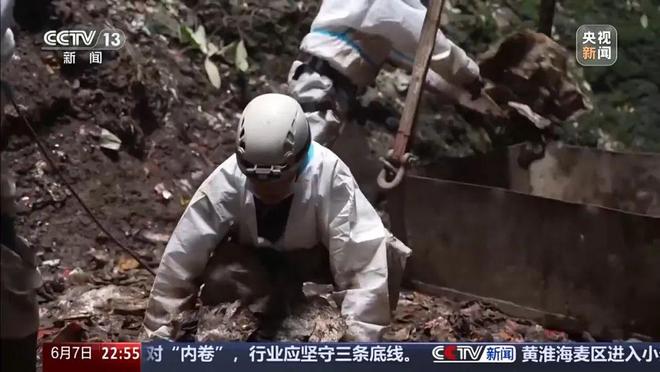 湖南永顺一溶洞垃圾堆积如山？拍摄者：目测有15米高 当地称已在处置垃圾(图9)