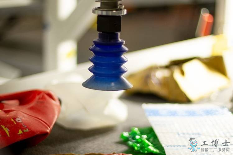 垃圾分类机器人来啦 速度是普通人两倍(图1)