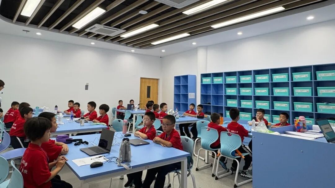 湖滨学子探AI 科技筑梦向未来——浔阳区湖滨小学开展2025年九江市人工智能科创基地访学活动(图3)