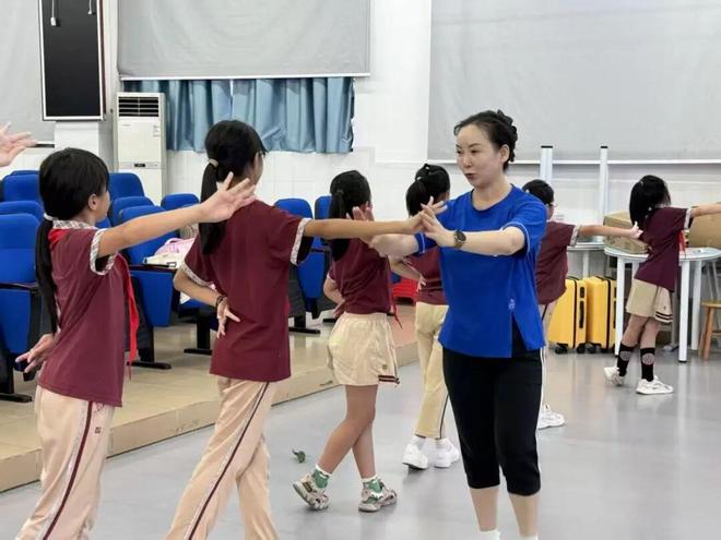 “名医”竟是AI换脸？五招识别！ 早安 珠海(图5)