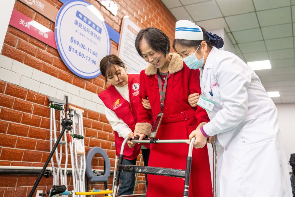 镜观·回响|弘扬奉献、友爱、互助、进步的志愿精神(图2)