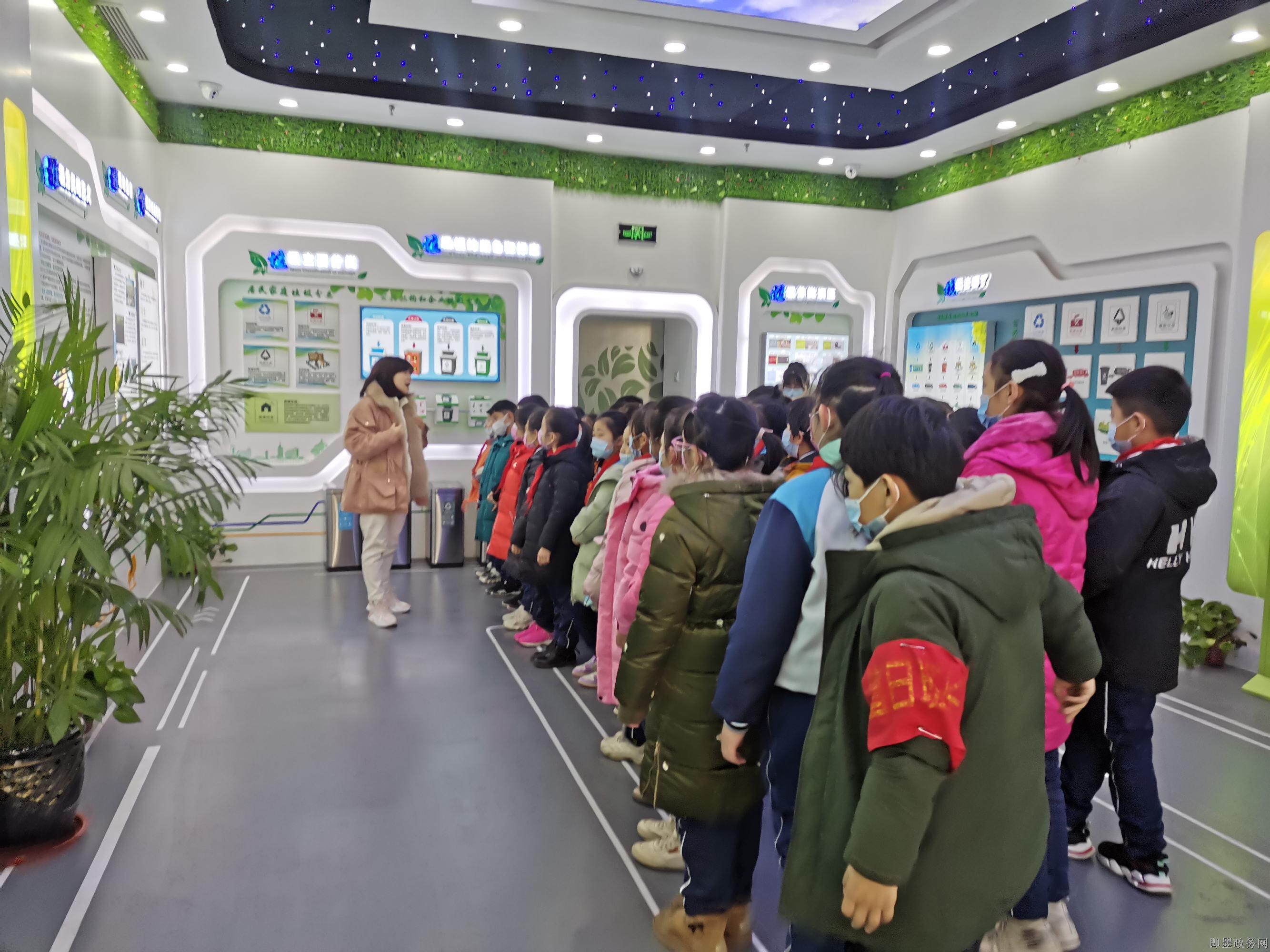 实验一小走进智慧垃圾分类体验馆(图3)