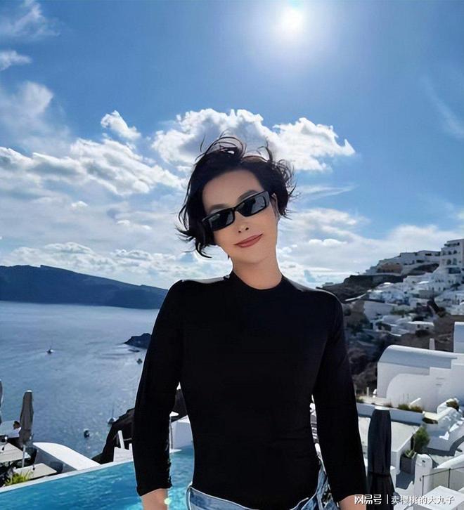 人民日报怒批炫富偷税749万跑国外现又割内地韭菜(图11)