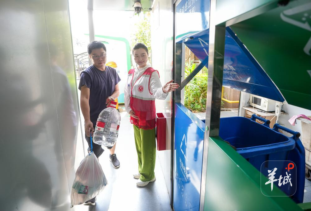 广州超10万人登记成为垃圾分类志愿者他们在不同场合提升垃圾分类工作