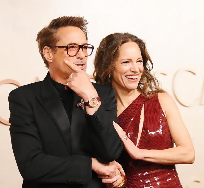 钢铁侠是宠妻狂魔从瘾君子到千面影帝别墅飞机苏珊成熟风穿搭