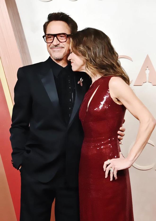 钢铁侠是宠妻狂魔从瘾君子到千面影帝别墅飞机苏珊成熟风穿搭(图13)