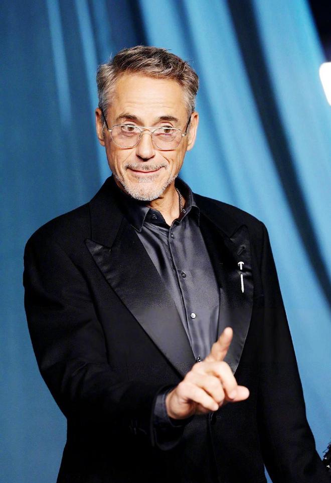 钢铁侠是宠妻狂魔从瘾君子到千面影帝别墅飞机苏珊成熟风穿搭(图2)