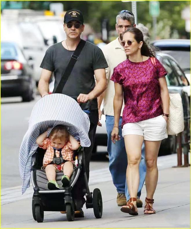 钢铁侠是宠妻狂魔从瘾君子到千面影帝别墅飞机苏珊成熟风穿搭(图22)