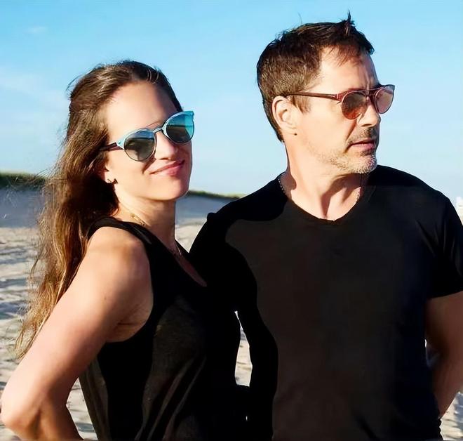 钢铁侠是宠妻狂魔从瘾君子到千面影帝别墅飞机苏珊成熟风穿搭(图24)