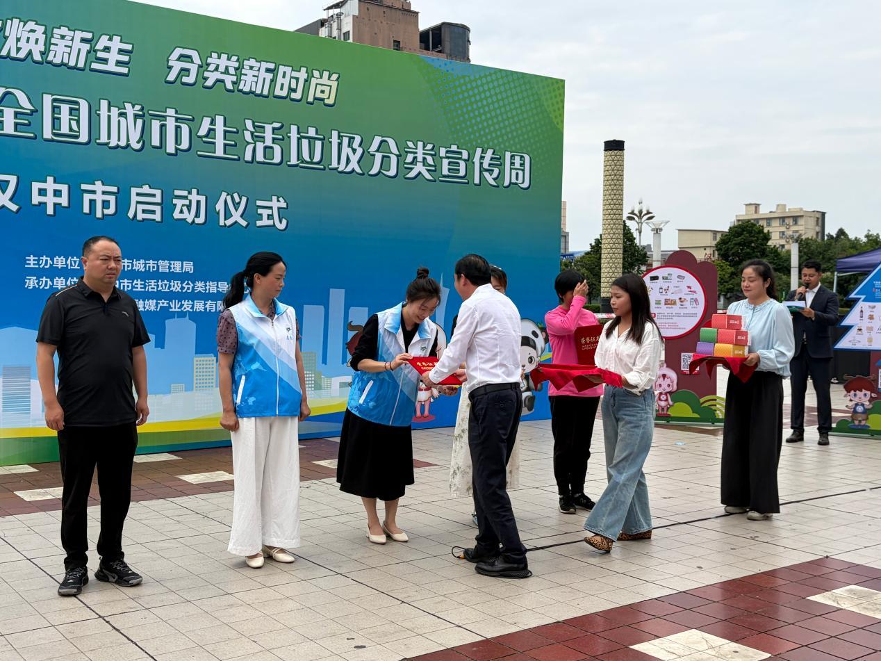 深耕分类治理赋能绿色发展：汉中持续推进垃圾分类全链条提质增效(图2)